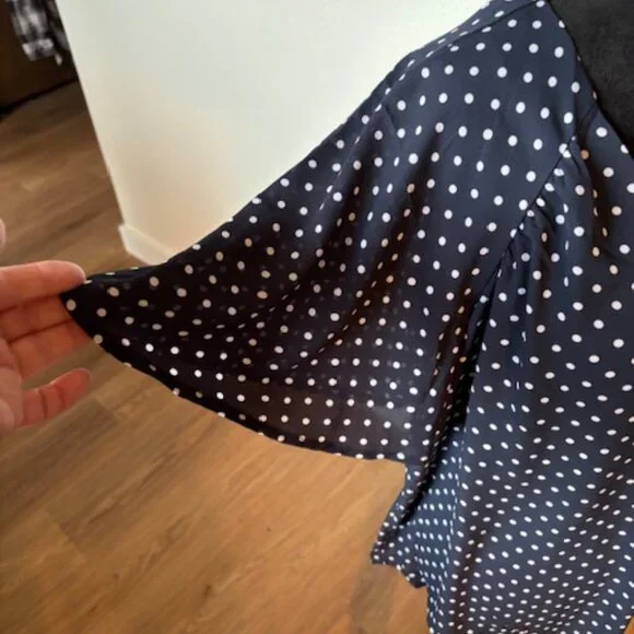 Counterparts NWT Short Flutter Sleeve Navy Polka Dot Blouse Top Large - Picture 3 of 7